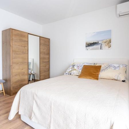 Alto 1 Studio Apartment ロヴィニ エクステリア 写真