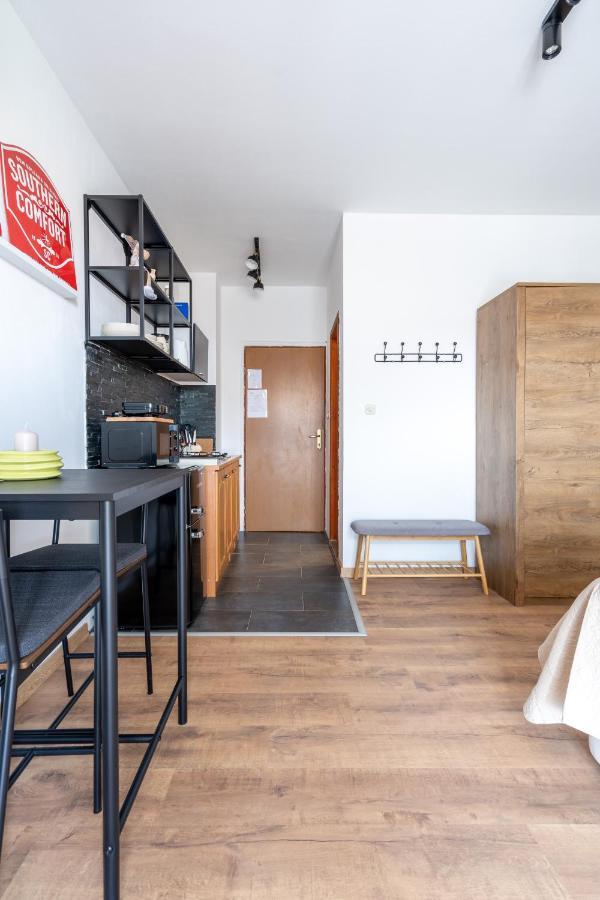 Alto 1 Studio Apartment ロヴィニ エクステリア 写真