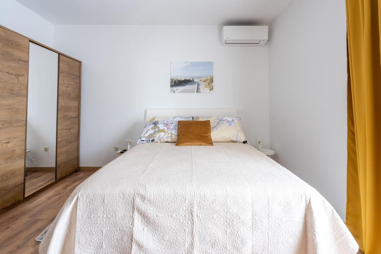Alto 1 Studio Apartment ロヴィニ エクステリア 写真