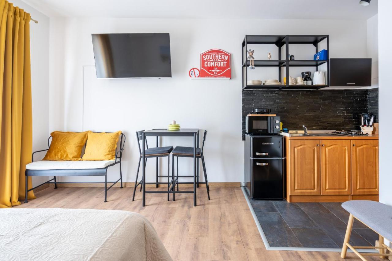Alto 1 Studio Apartment ロヴィニ エクステリア 写真