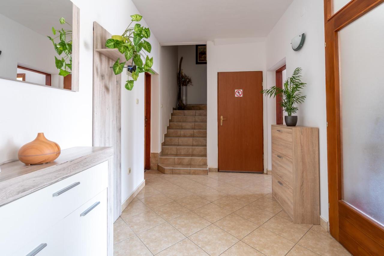 Alto 1 Studio Apartment ロヴィニ エクステリア 写真